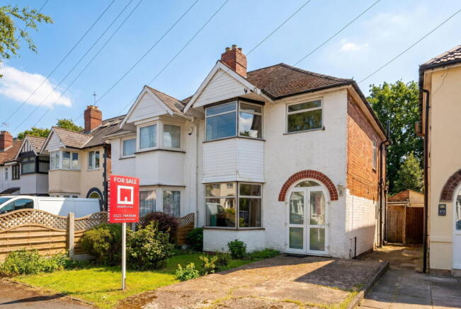 3 bed property, in Hilton Avenue, £300,000