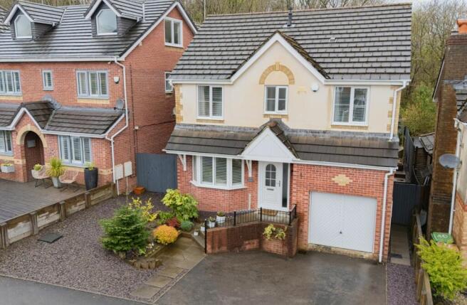 4 bed property, in Burnet Drive, £375,000