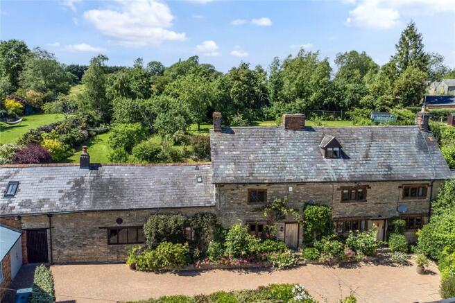 5 bed property, in Wappenham Road, £1,000,000