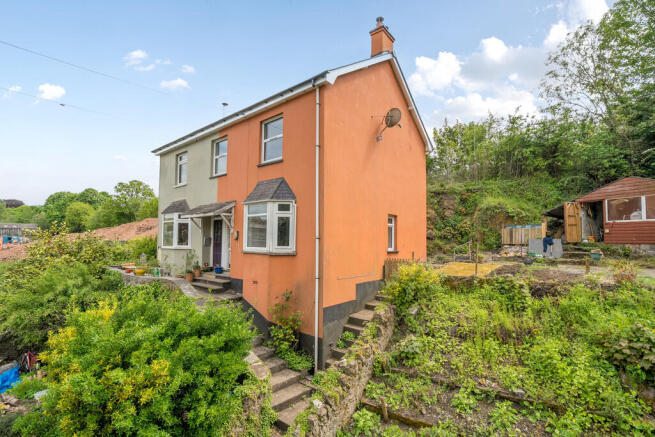 2 bed property, in Ashburton, £285,000