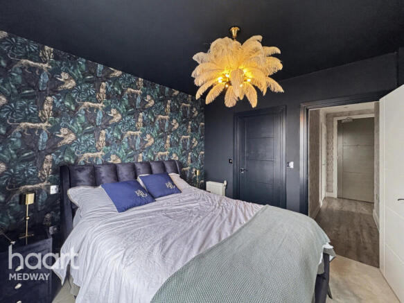 2 bed property, in Pegasus Way, £240,000