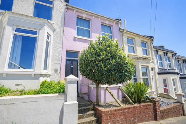 2 bed property, in Offa Road, £195,000
