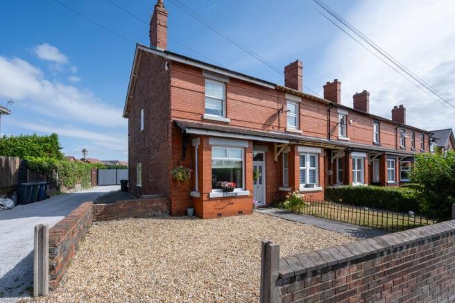 2 bed property, in Ormskirk Road, £165,000