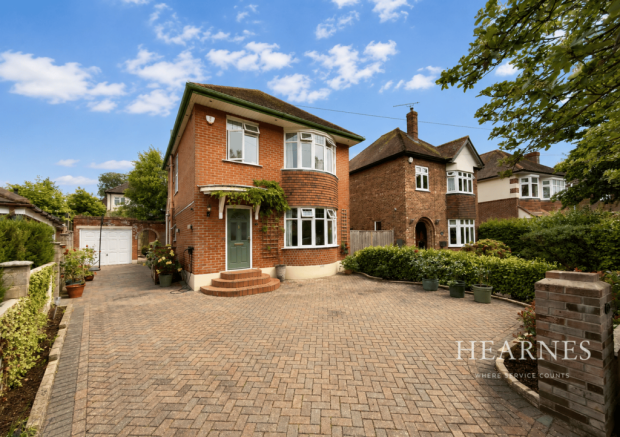 3 bed property, in Wordsworth Avenue, £450,000