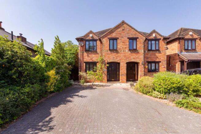 3 bed property, in Rutland Gate, £475,000