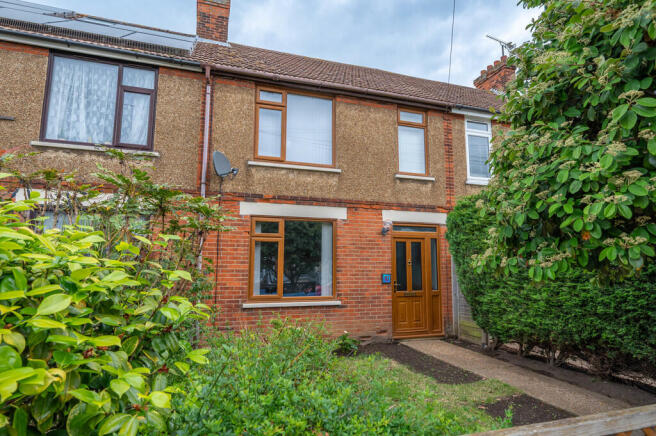 4 bed property, in Graham Road, £275,000