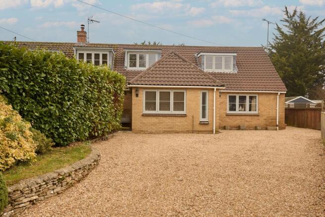 4 bed property, in Wood Lane, £750,000