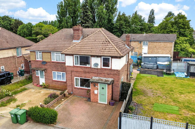 3 bed property, in Brookside Avenue, £575,000