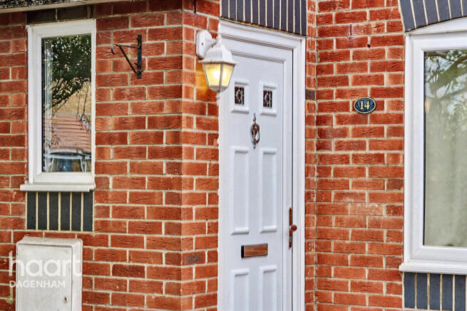 2 bed property, in Blessing Way, £350,000