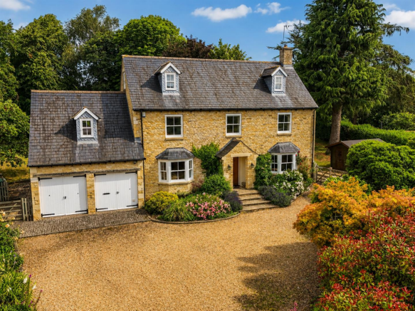 5 bed property, in Grange House, £825,000