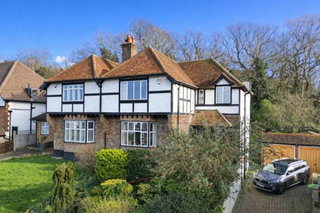 3 bed property, in Abbotsbury Road, £800,000
