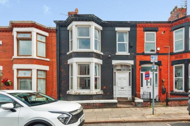 3 bed property, in Watford Road, £130,000