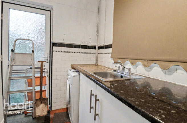 3 bed property, in Mendalgief Road, £180,000