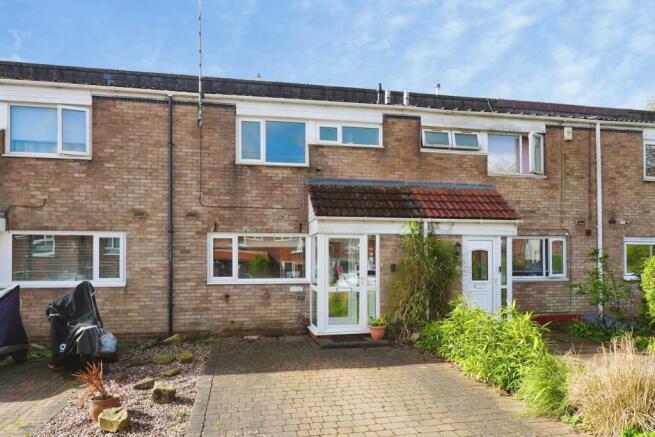 3 bed property, in Highfield Lane, £210,000