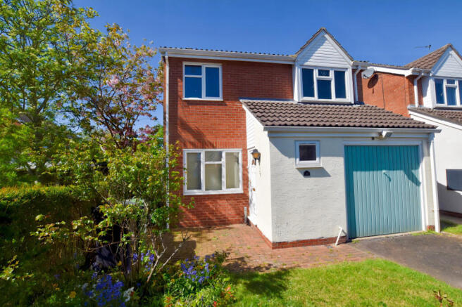 4 bed property, in Country Meadows, £295,000