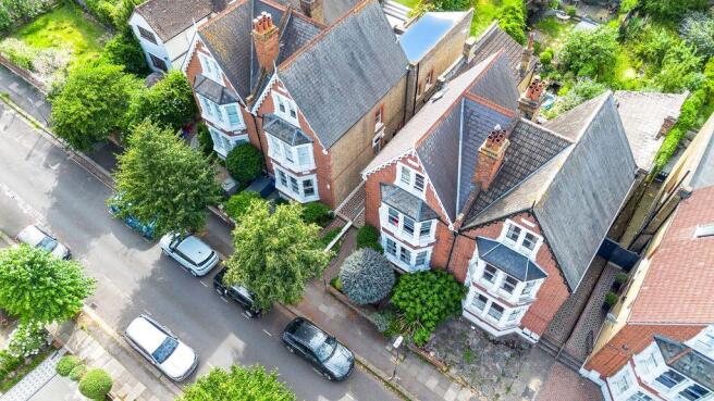 5 bed property, in Kenilworth Avenue, £1,850,000