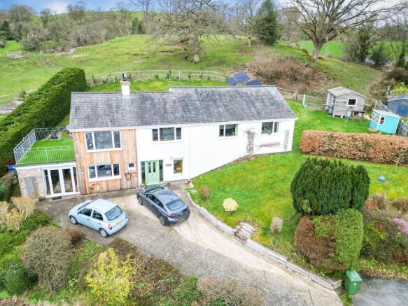 4 bed property, in Craig Y Fron, £400,000