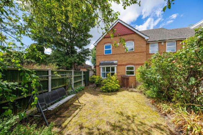 1 bed property, in Christabel Close, £350,000