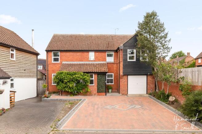 5 bed property, in The Beadles, £600,000