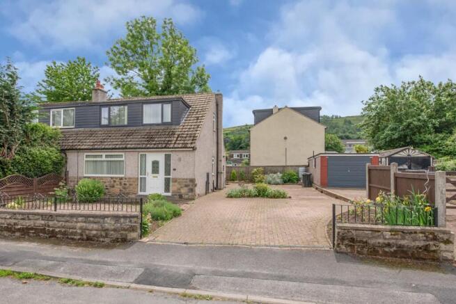 2 bed property, in 31 Lyon Road, £250,000