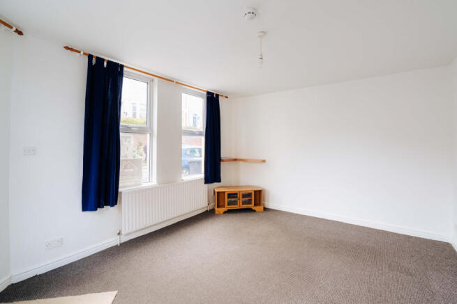 1 bed property, in Victoria Park, £240,000