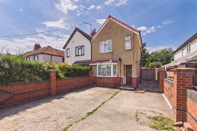 3 bed property, in Woodlands Park Avenue, £600,000