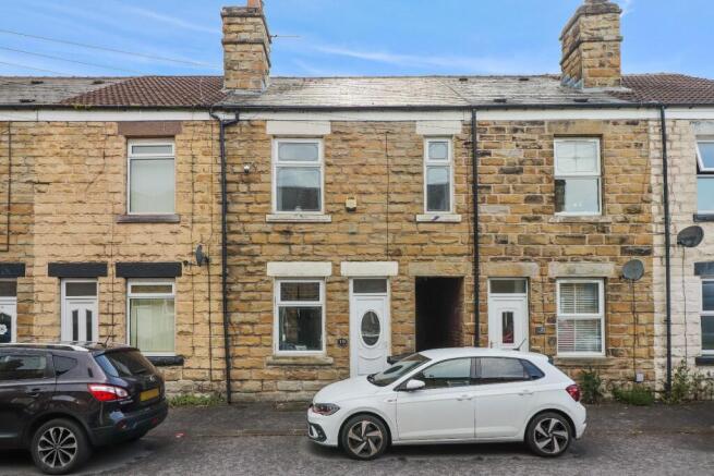 3 bed property, in Medlock Road, £160,000