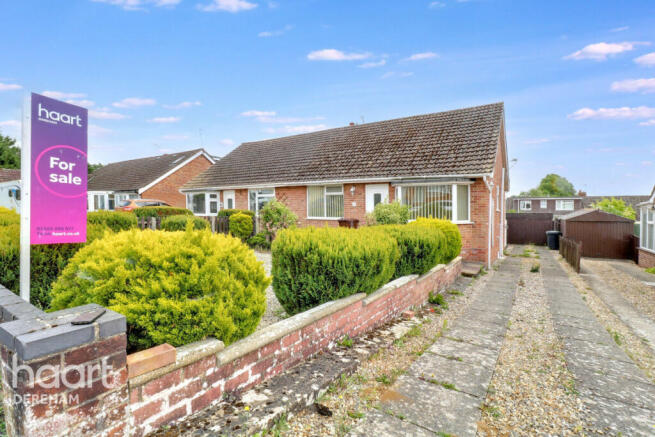 2 bed property, in St Hilda Close, £190,000