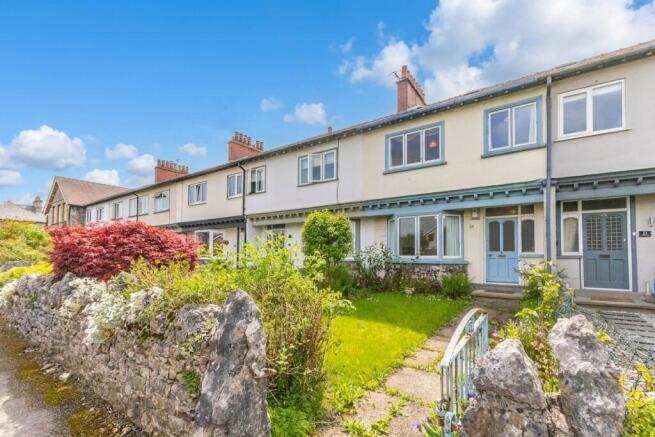 3 bed property, in 27 Crescent Green, £300,000