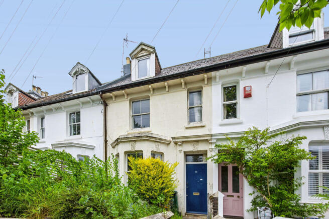 3 bed property, in Shaftesbury Road, £475,000