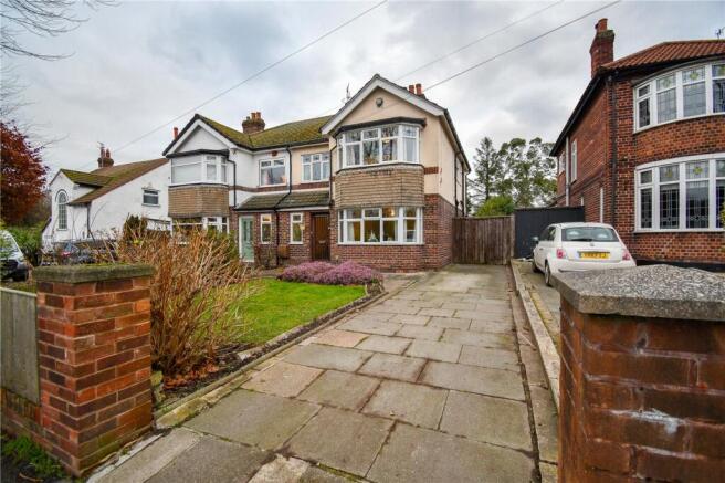 4 bed property, in Woodchurch Road, £310,000