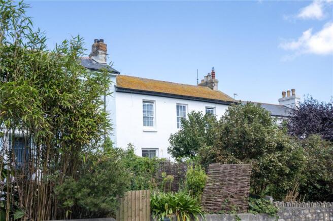 2 bed property, in Penrose Terrace, £185,000