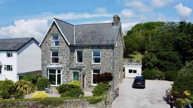 6 bed property, in Dyffryn Ardudwy, £599,950