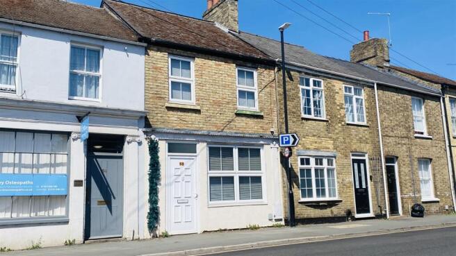2 bed property, in Broad Street, £220,000