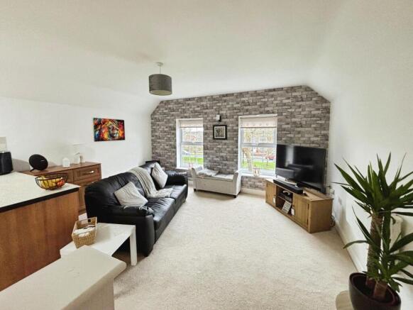 2 bed property, in Dunsley House, £90,000