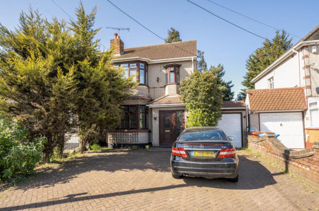 4 bed property, in Hart Road, £385,000