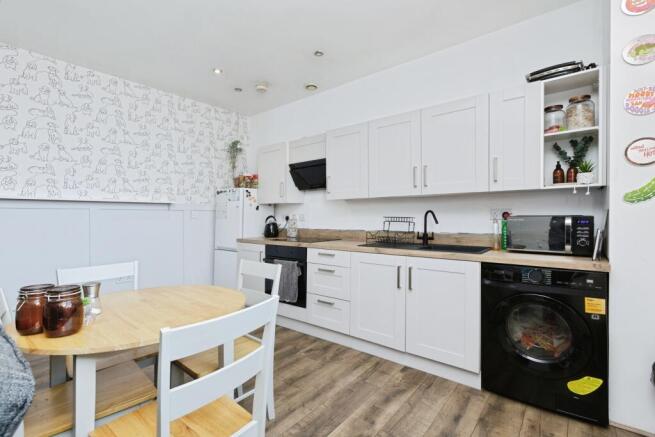 2 bed property, in 7 Wimbledon Street, £140,000