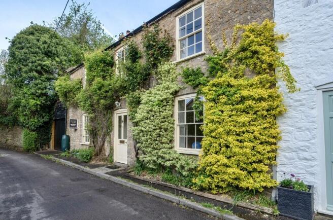 3 bed property, in Mill Lane, £700,000