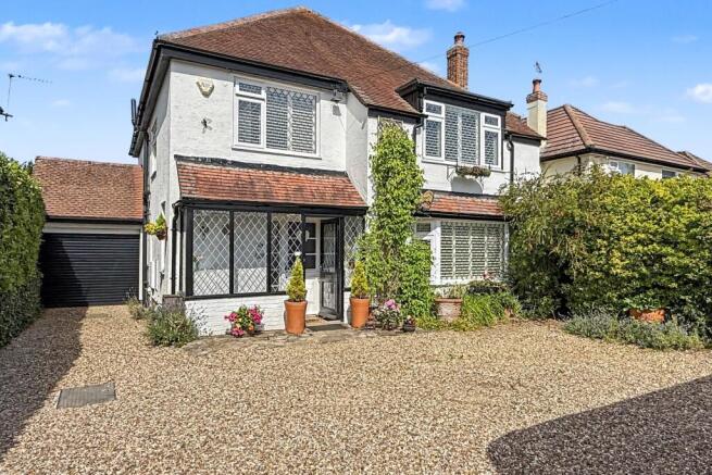4 bed property, in Ferndown, £600,000