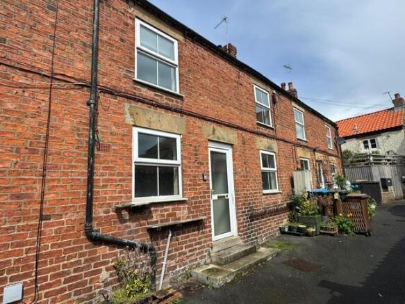 2 bed property, in Eastgate, £125,000