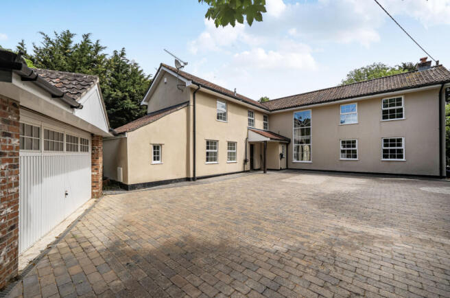 4 bed property, in Parsonage Lane, £725,000