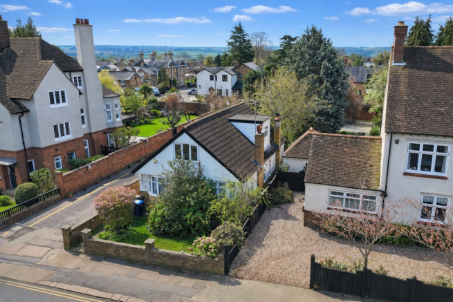 4 bed property, in Abington Park Crescent, £415,000