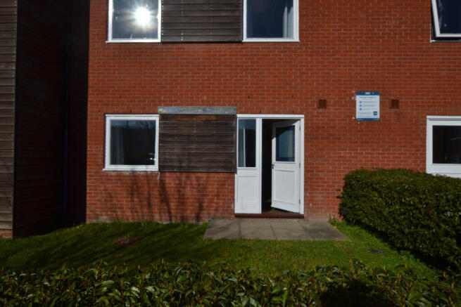 2 bed property, in Fore Hamlet, £114,500