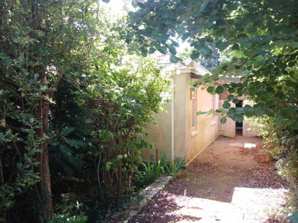 3 bed property, in Box Road, £250,000