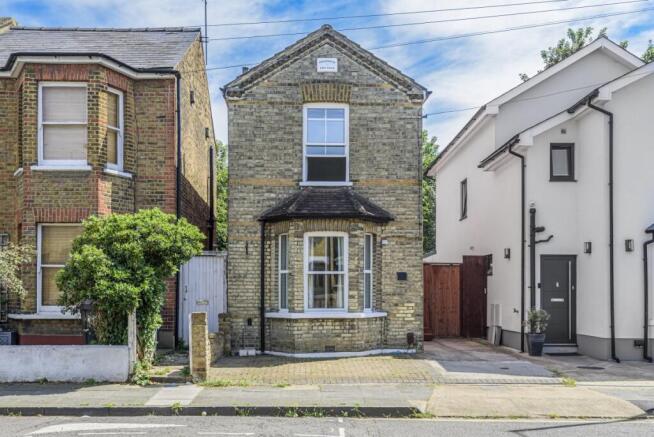 3 bed property, in Canbury Park Road, £825,000