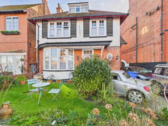 9 bed property, in Trinity Road, £280,000
