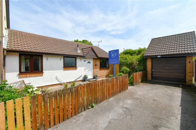 2 bed property, in Clipper View, £190,000