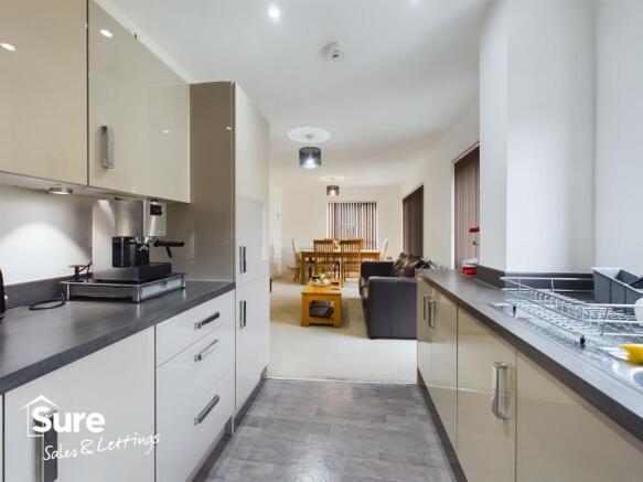 2 bed property, in Rose Lane, £320,000