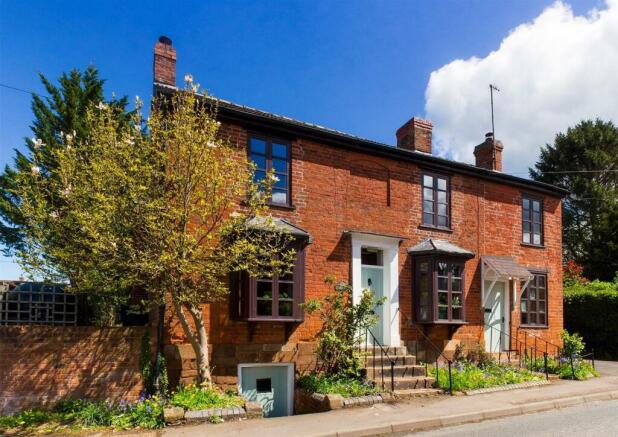 4 bed property, in Luston, £399,950
