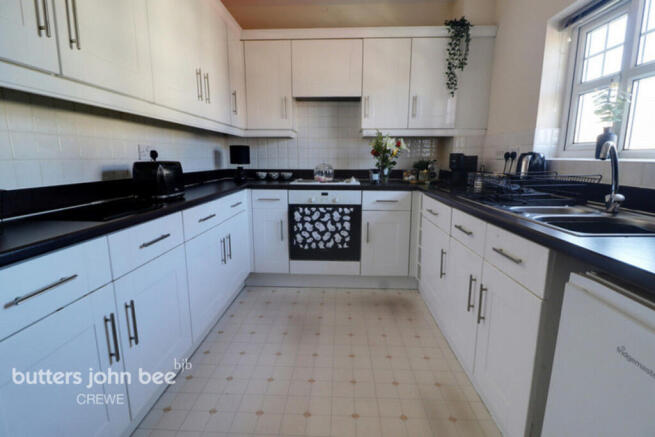 2 bed property, in St Georges Court, £103,500